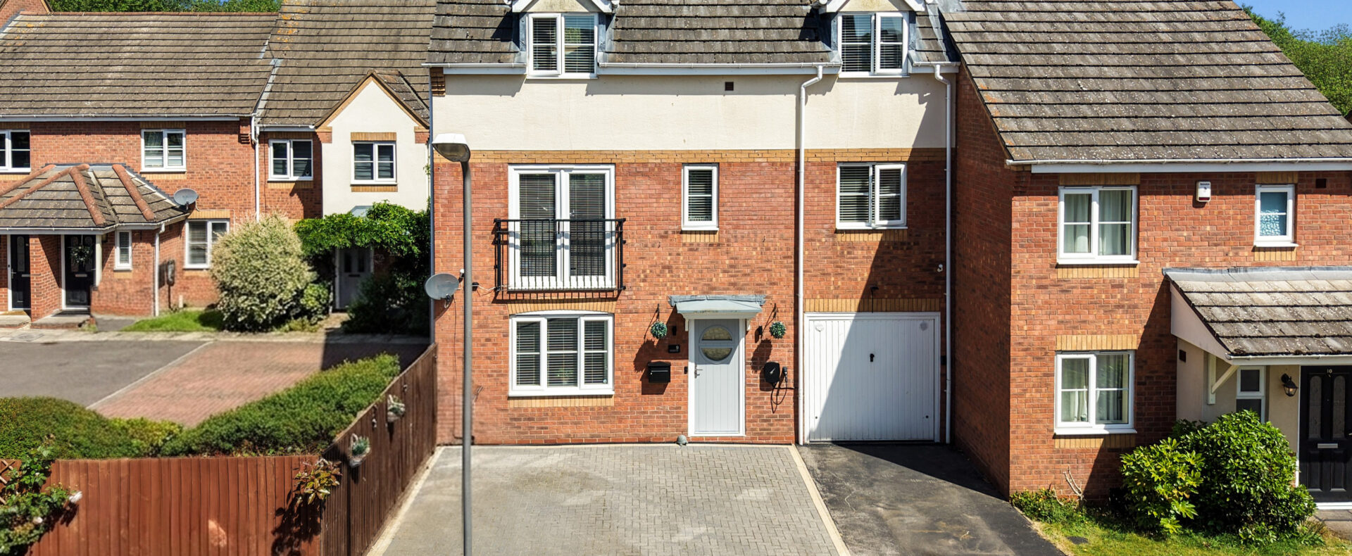 9 Honeysuckle Close, CV12 0QD